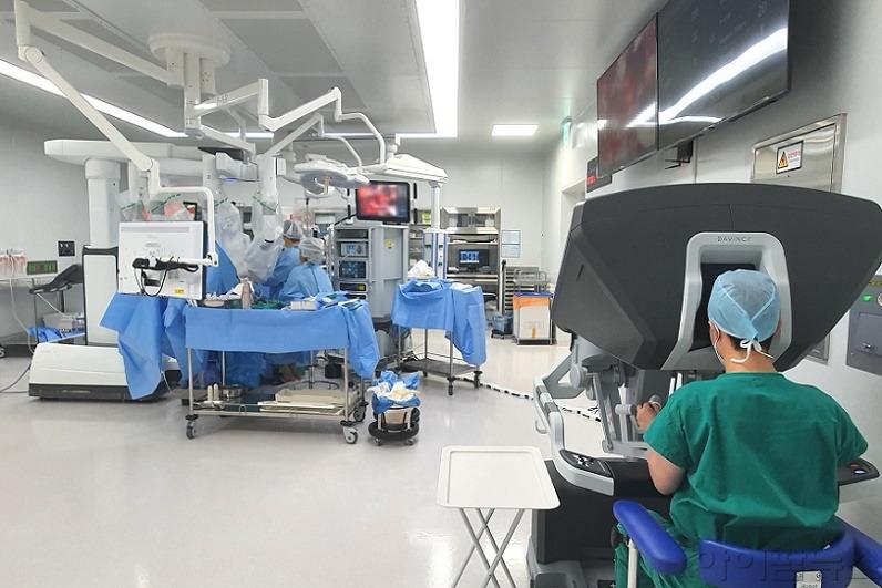 용인세브란스병원, 로봇수술 500례 달성.jpg